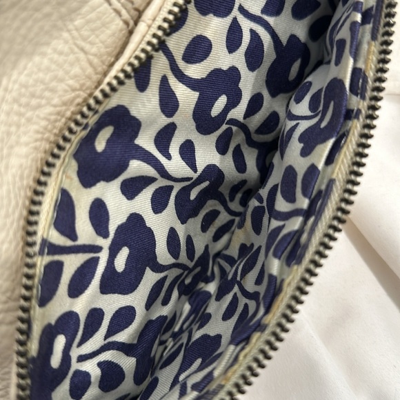 Marc Jacobs w/Dust Bag - Dual Compartment Leather Wristlet in Cream - Picture 9 of 9